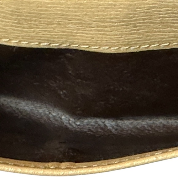 Gucci Tan Wallet with Textured Leather and Metallic Clasp - Picture 10 of 13